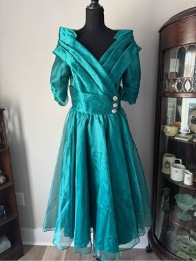 Vintage-Inspired Teal Fit & Flare Evening Dress with Decorative Buttons